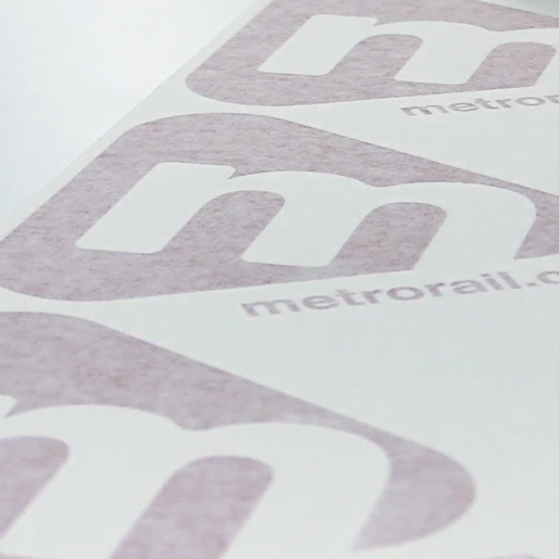 Lettrage en vinyle sur un film de transfert Transtec 100