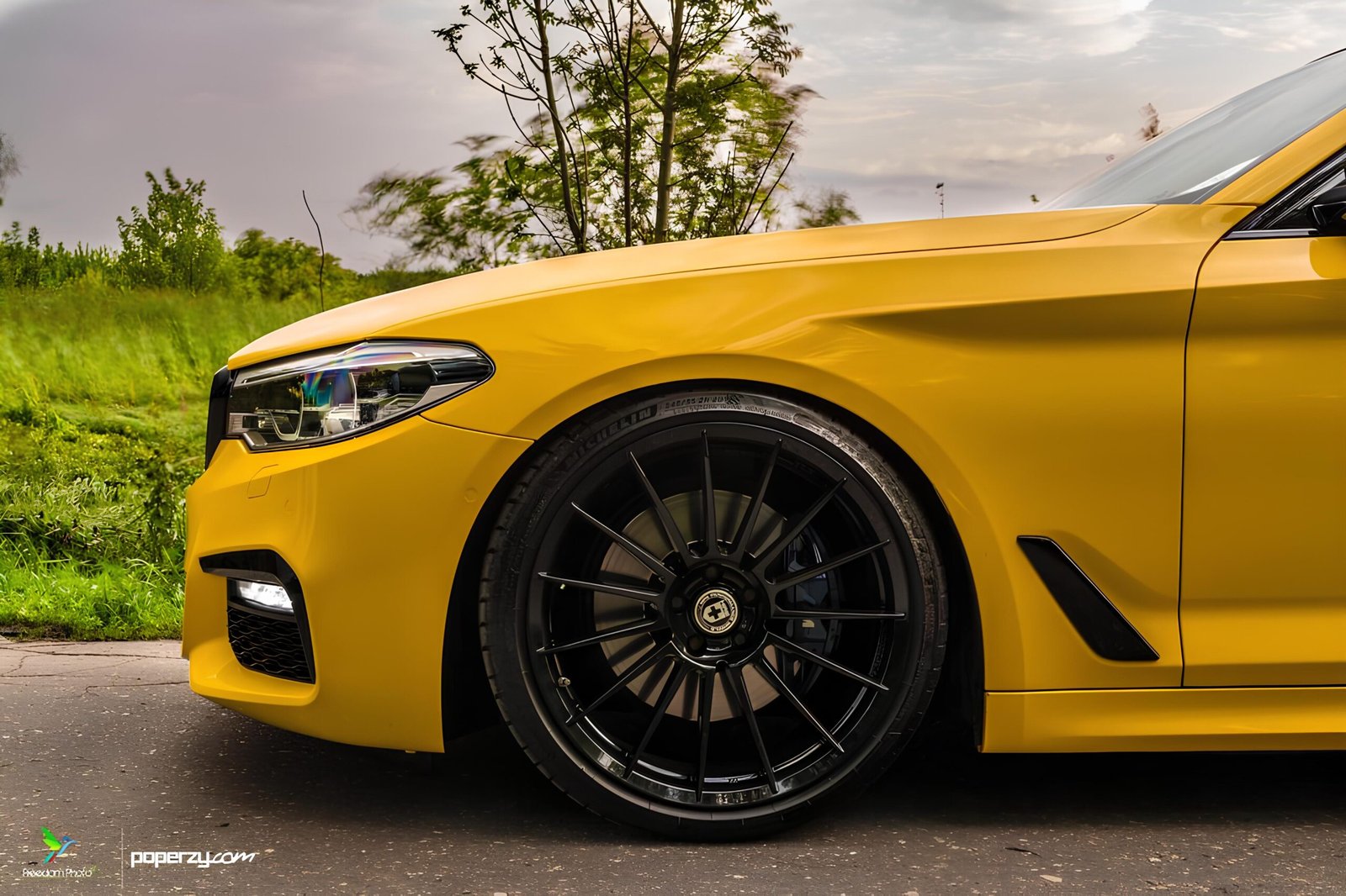 Oracal® 970 256G – Jaune Cargo Brillant – Vinyles Covering Brillants Oracal® 970 voiture
