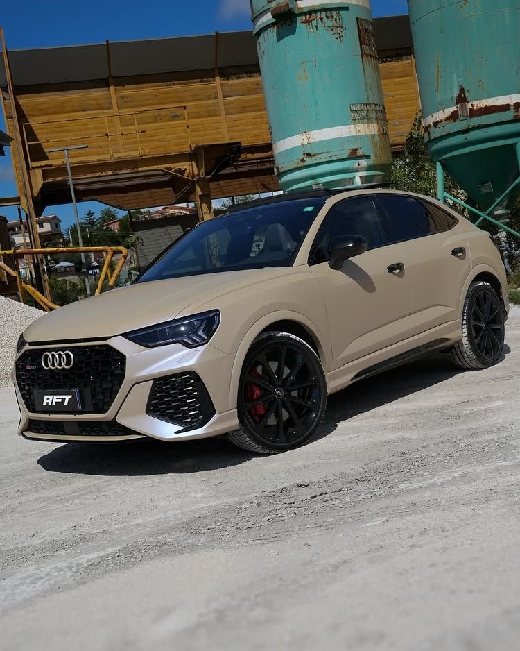 Réalisation en covering APA Satin Gemstone Desert Rose sur Audi RS Q3 Sportback (photo publiée par APA)