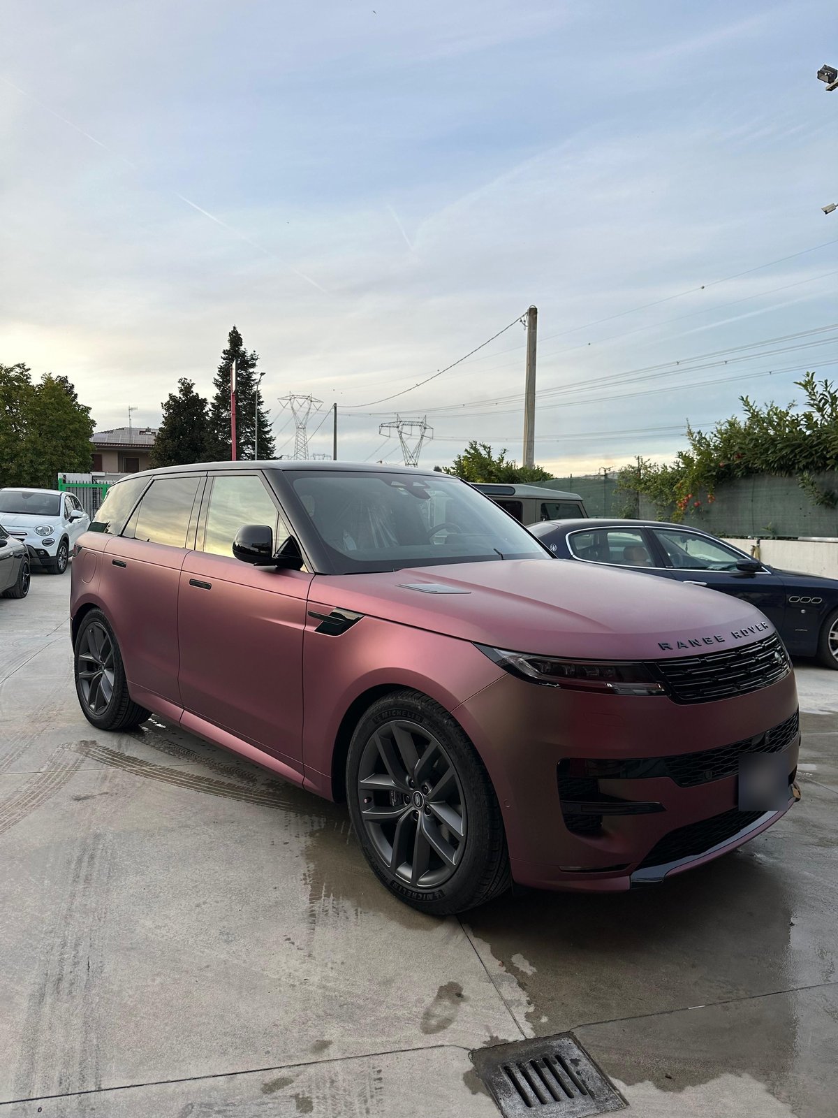 Réalisation en covering APA Satin Gemstone Nebula Dust sur Land Rover Range Rover Sport (photo publiée par APA)