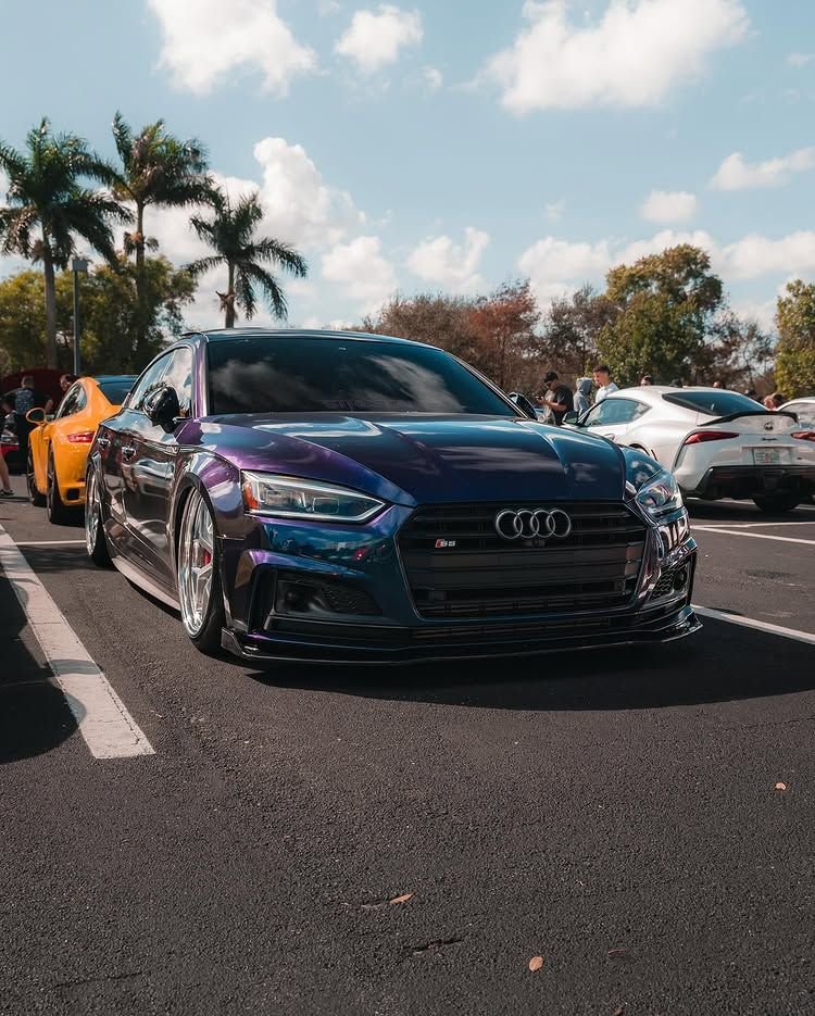 Réalisation en covering APA Gloss Gemstone Sapphire Blue sur Audi S5 (photo publiée par APA)