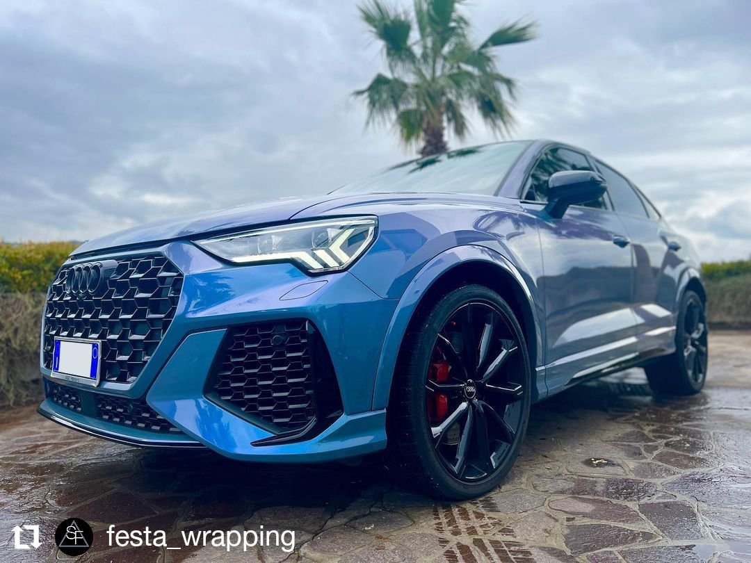 Réalisation en covering APA Gloss Gemstone Moonstone Blue sur Audi RS Q3 (photo publiée par APA)