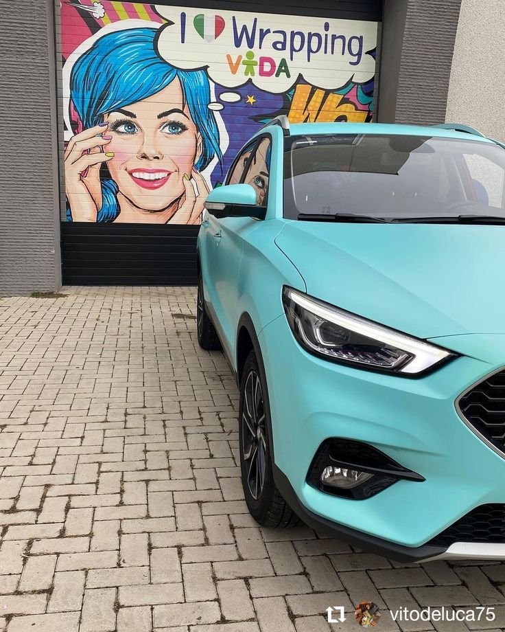 Réalisation en covering APA Satin Metal Hawaii Mint sur une voiture (photo publiée par APA)