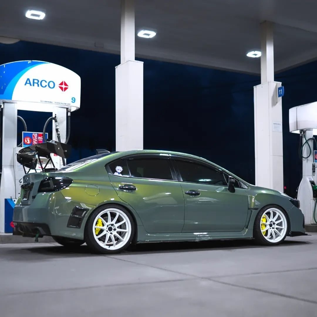 Réalisation en covering APA Gloss Metallic Garden Glow sur Subaru WRX (photo publiée par APA)