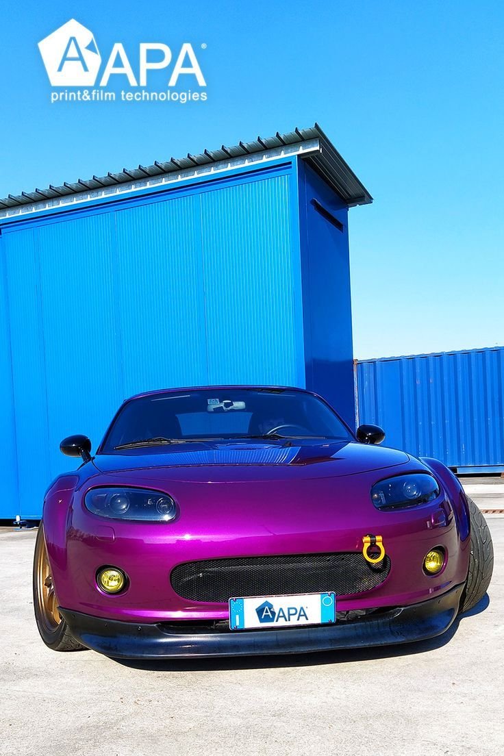Réalisation en covering APA Gloss Metal Voodoo Purple sur Mazda MX-5 (photo publiée par APA)