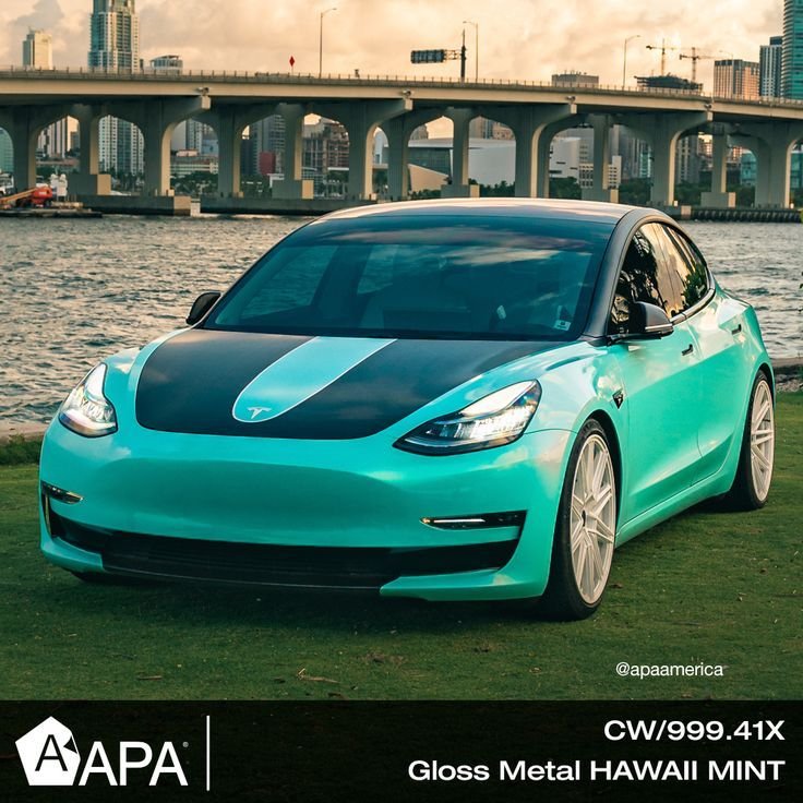 Réalisation en covering APA Gloss Metal Hawaii Mint sur Tesla Model 3 (photo publiée par APA)