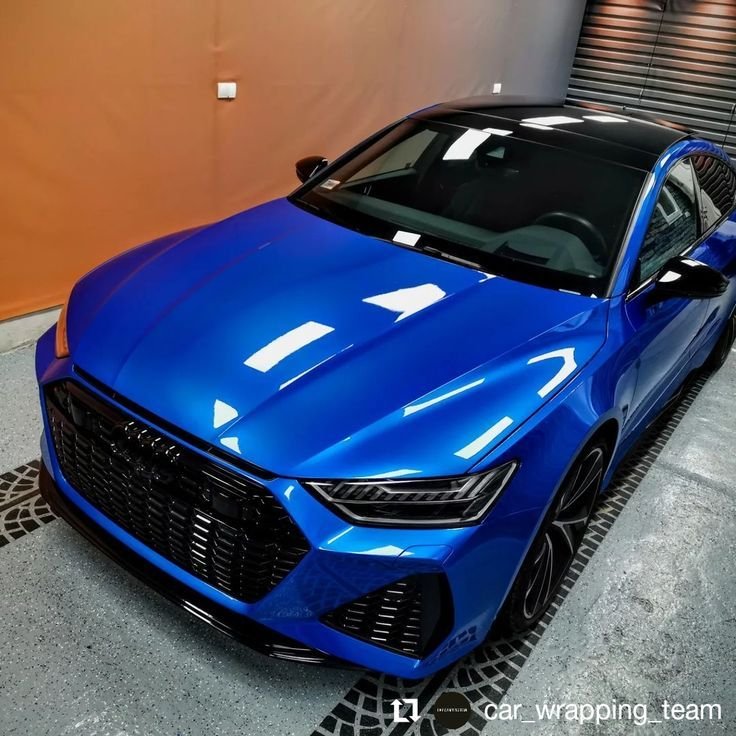 Réalisation en covering APA Gloss Candy Blue sur Audi RS7 (photo publiée par APA)