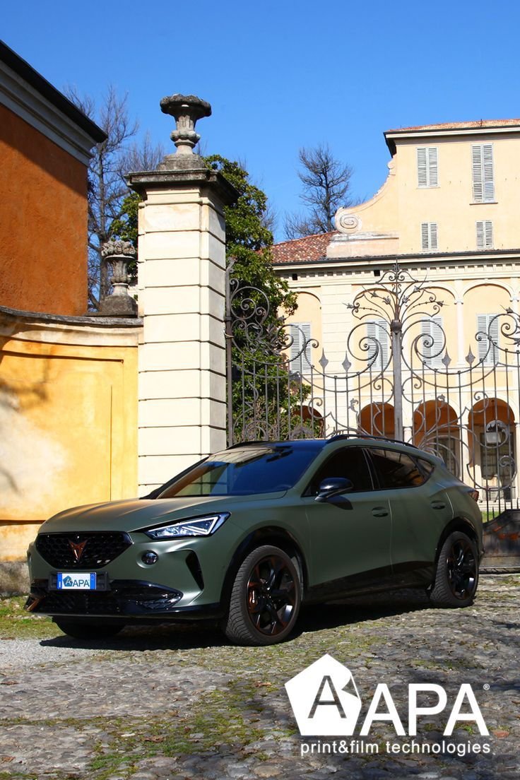 Réalisation en covering APA Satin Black Olive sur Cupra Formentor (photo publiée par APA)