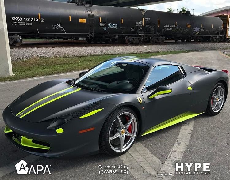 Réalisation en covering APA Satin Metal Daytona Grey sur Ferrari 458 (photo publiée par APA)