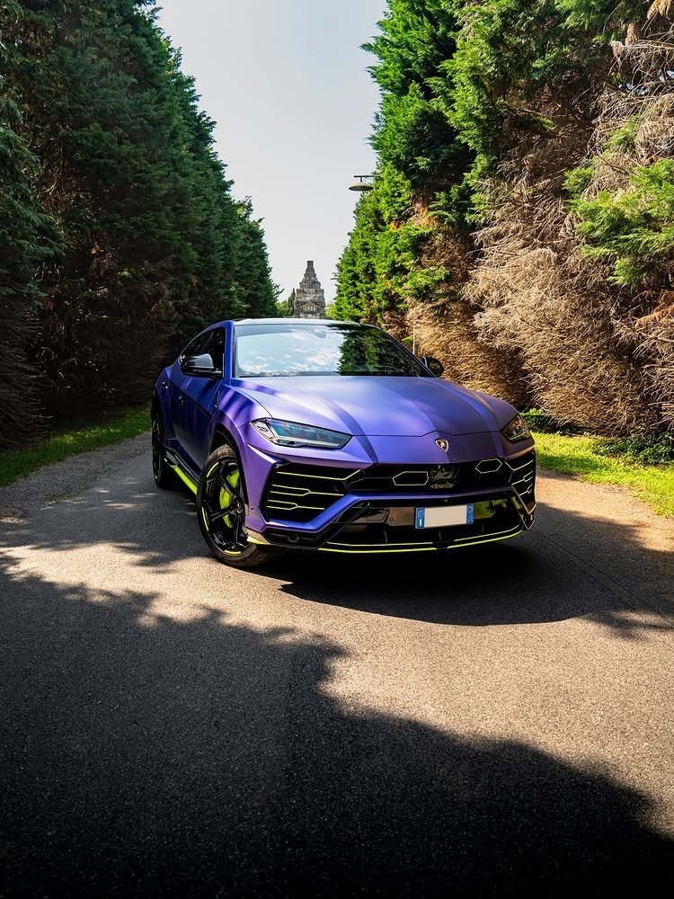 Réalisation en covering APA Satin Metallic Joker Purple sur Lamborghini Urus (photo publiée par APA)