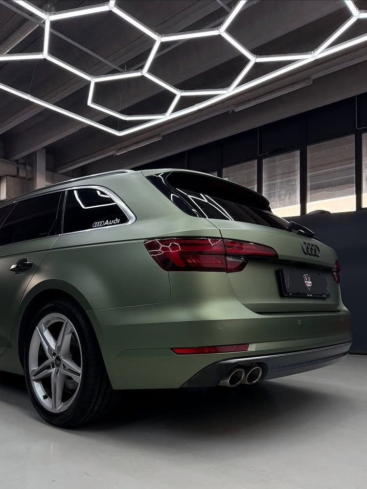 Réalisation en covering APA Satin Metal Millennium Jade sur Audi A4 Avant (photo publiée par APA)