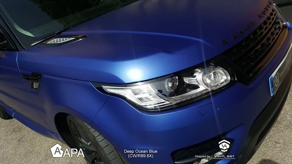 Réalisation en covering APA Matte Metal Deep Ocean Blue sur Land Rover Range Rover (photo publiée par APA)