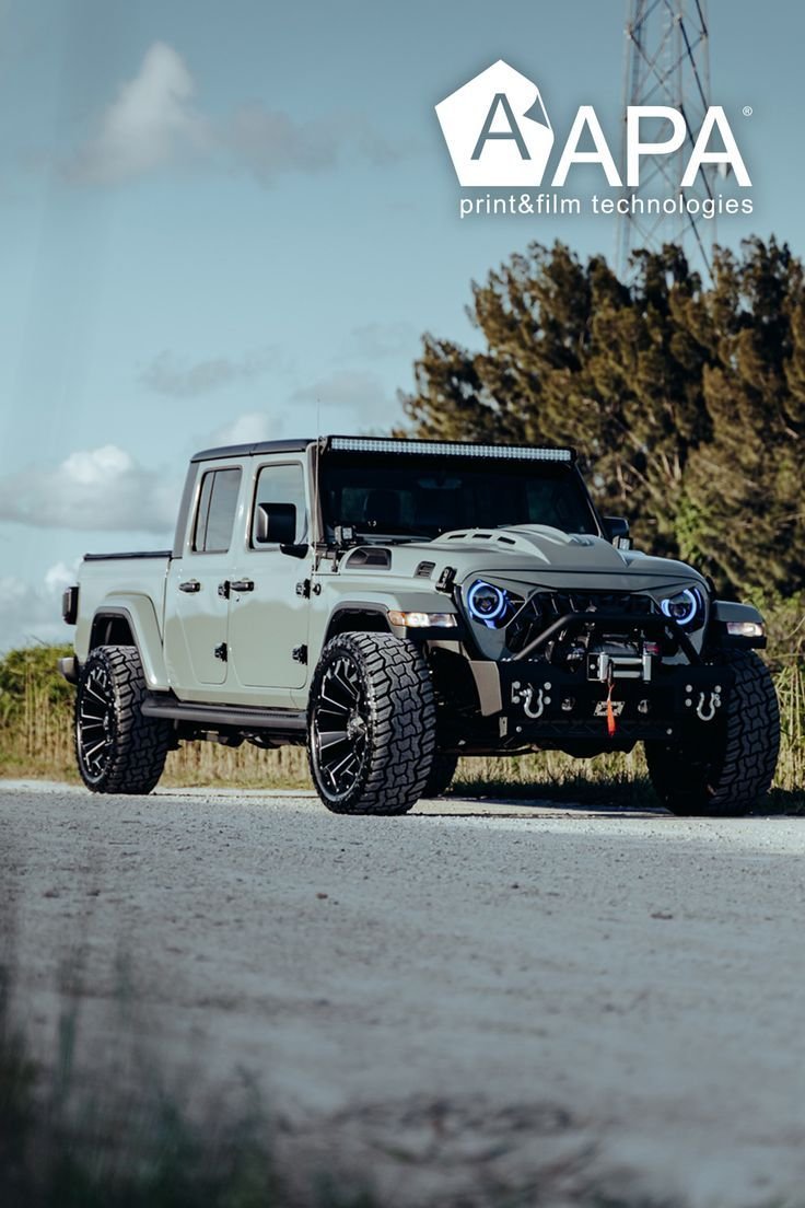Réalisation en covering APA Gloss Lunar Rock sur Jeep Gladiator (photo publiée par APA)