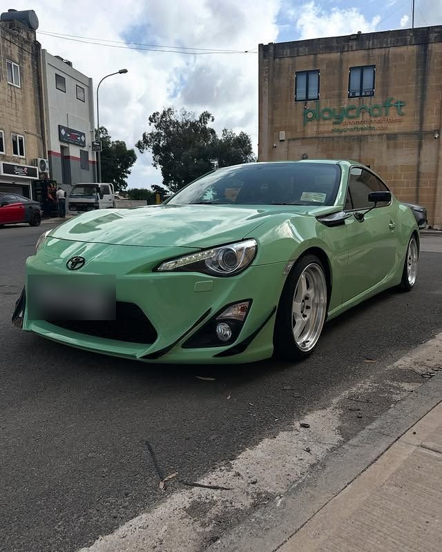 Réalisation en covering APA Gloss Wasabi sur Toyota GT86 (photo publiée par APA)