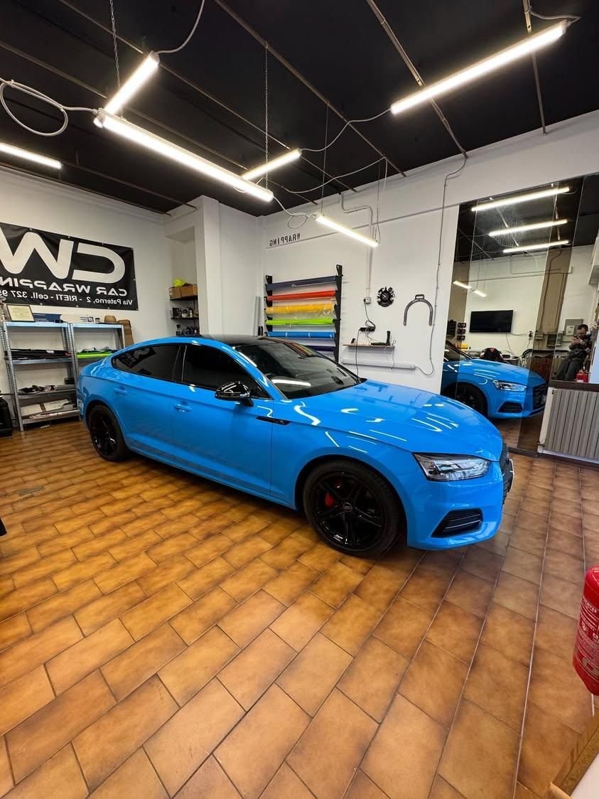 Réalisation en covering APA Gloss Cerulean Blue sur Audi A5 Sportback (photo publiée par APA)