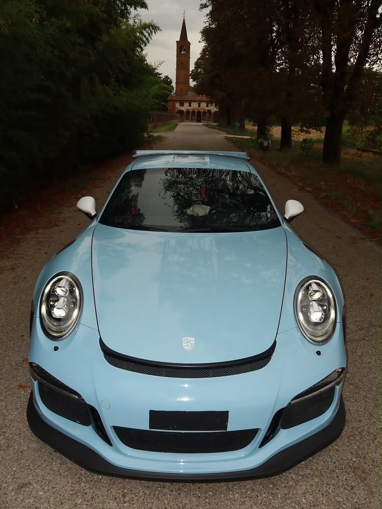 Réalisation en covering APA Gloss Gulf Blue sur Porsche 911 GT3 RS (photo publiée par APA)