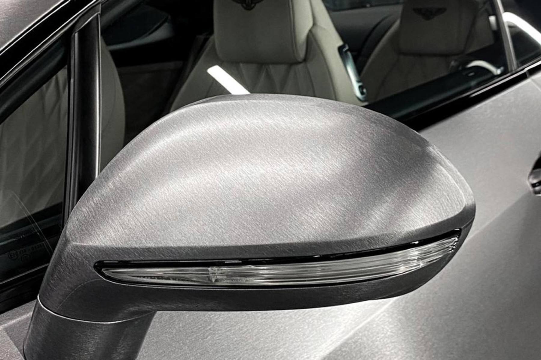 Avery SWF – Brushed Titanium Satiné – Vinyles Covering Satinés Avery Dennison® SWF voiture