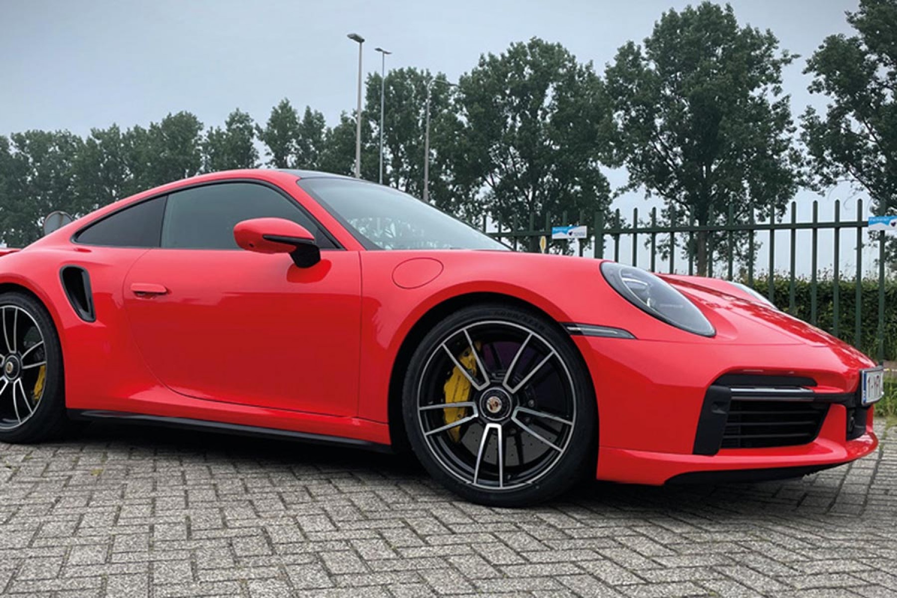 Avery SWF – Red-O Brillant – Vinyles Covering Brillants Avery Dennison® SWF voiture