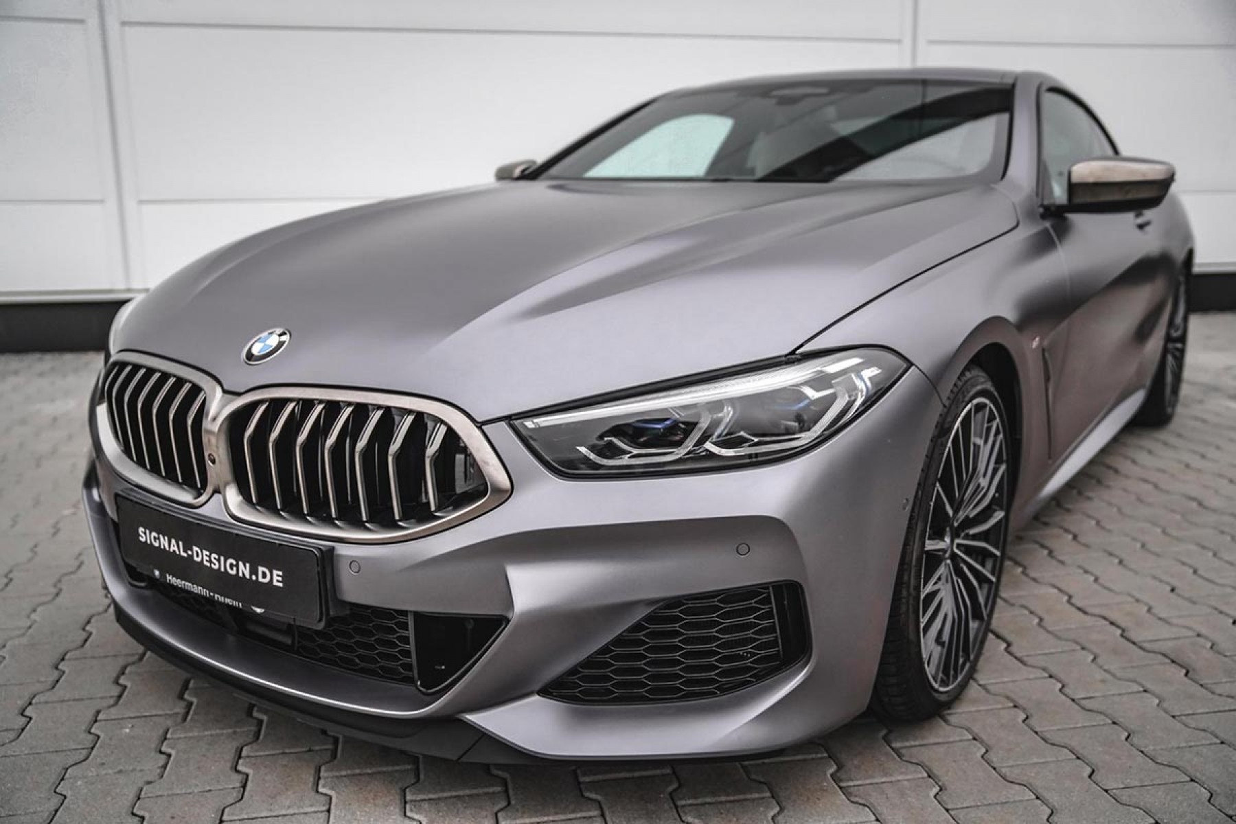 Avery SWF – Argent Space Métallisé Satiné – Vinyles Covering Satinés Avery Dennison® SWF voiture